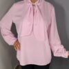 Blusa Italiana con Lazo y Pedrería – Elegancia Ligera