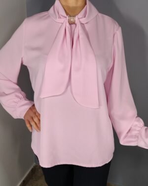Blusa Italiana con Lazo y Pedrería – Elegancia Ligera