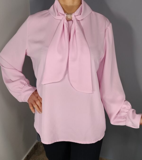 Blusa Italiana con Lazo y Pedrería – Elegancia Ligera