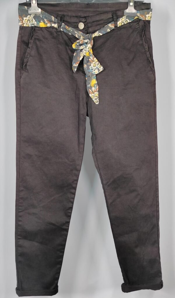 Pantalón de Gabardina Elástica – Estilo y Comodidad Todo el Año