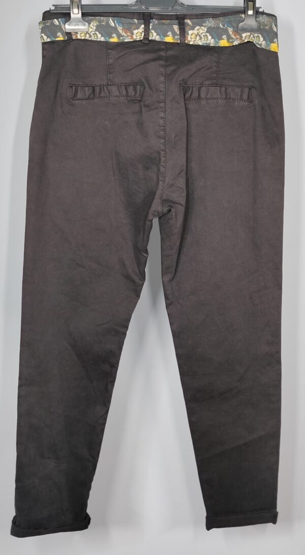 Pantalón de Gabardina Elástica – Estilo y Comodidad Todo el Año