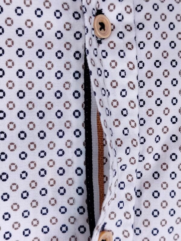 Camisa Caballero Estampada Manga Larga – Elegancia Clásica con un Toque Moderno