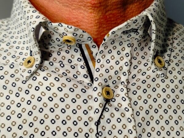 Camisa Caballero Estampada Manga Larga – Elegancia Clásica con un Toque Moderno