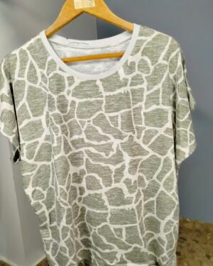 Blusa Estampada con Lurex – Estilo Fresco y Brillante