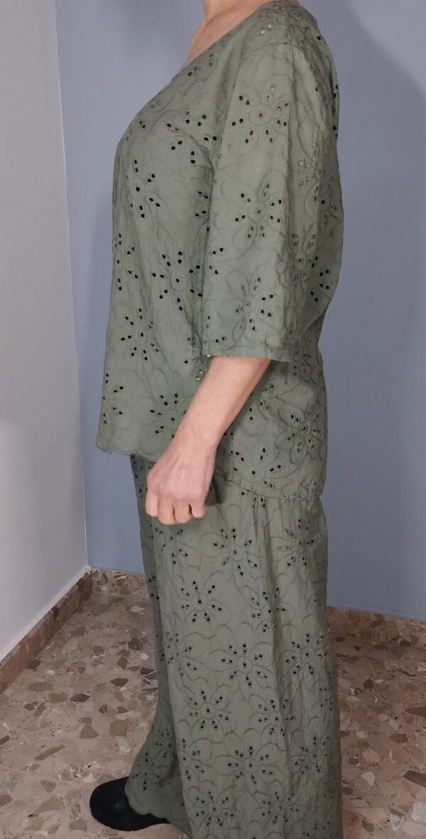 Conjunto Perforado – Frescura y Estilo en Cada Detalle