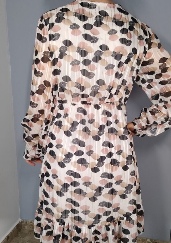 Vestido Corto con Volantes – Frescura y Brillo para Tu Estilo