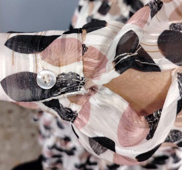 Vestido Corto con Volantes – Frescura y Brillo para Tu Estilo