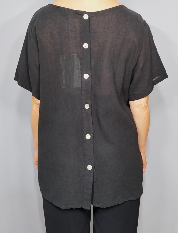 Blusa Botones Espalda: Elegancia Natural con un Toque Especial