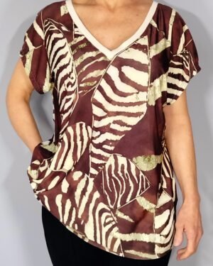 Blusa Estampada de Cuello Pico – Frescura con Estilo Nacional