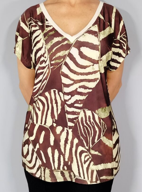 Blusa Estampada de Cuello Pico – Frescura con Estilo Nacional