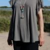 Blusa Lisa Manga Volantes: Ligera, Fresca y con un Toque de Movimiento