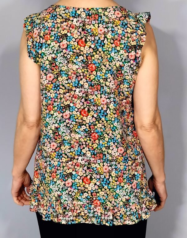 Blusa Sin Mangas Estampado Liberty – Frescura y Movimiento para tu Verano