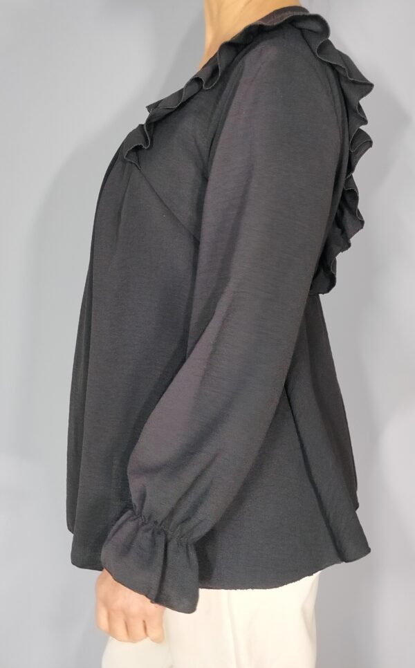 blusa-volantes-813-002 Blusa con Volantes – Ligera, Elegante y con un Toque Sofisticado