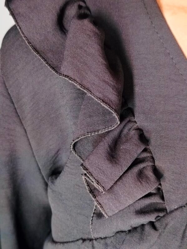 oplus_34 Blusa con Volantes – Ligera, Elegante y con un Toque Sofisticado