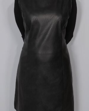 Vestido de Polipiel y Suéter de Viscosa: Dúo Perfecto para Estilo y Versatilidad