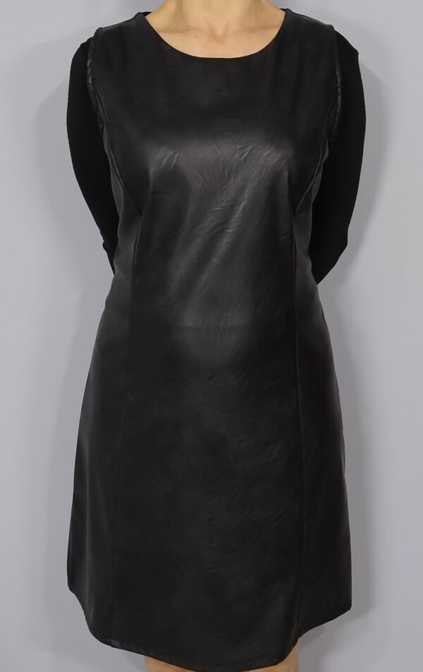 Vestido de Polipiel y Suéter de Viscosa: Dúo Perfecto para Estilo y Versatilidad