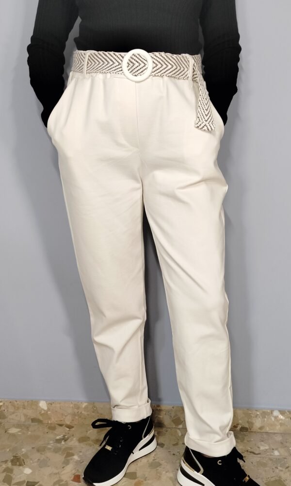 Pantalón de Viscosa con Bolsillos – Comodidad con un Toque de Elegancia