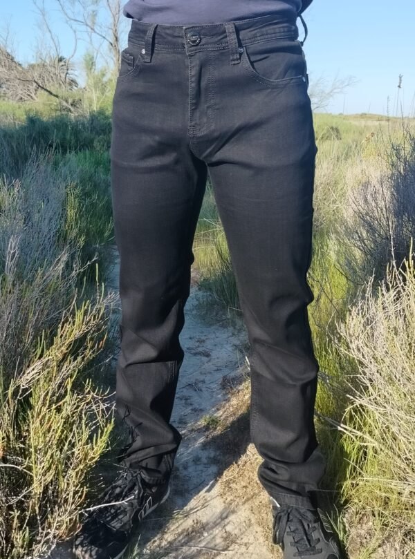 Pantalón Sarga Negra – Resistencia con Estilo