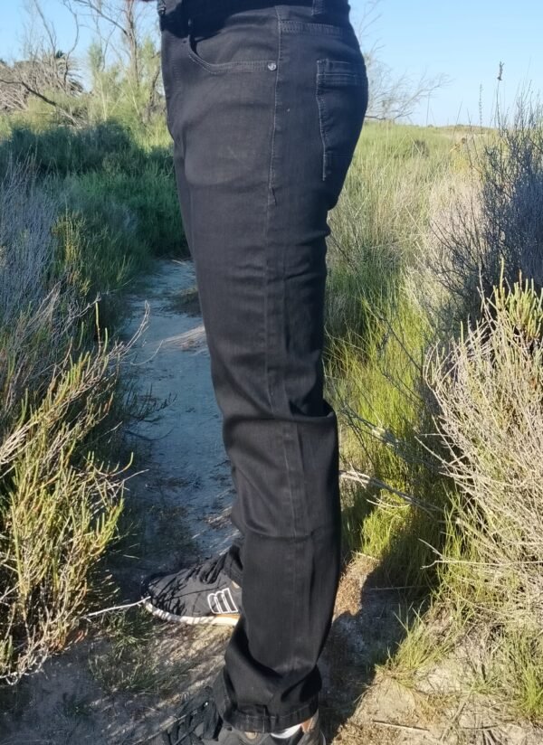 Pantalón Sarga Negra – Resistencia con Estilo