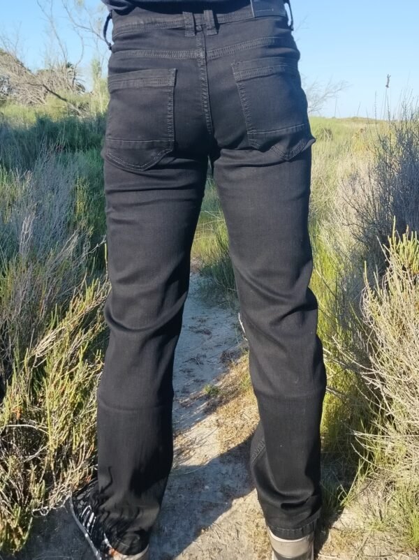 Pantalón Sarga Negra – Resistencia con Estilo