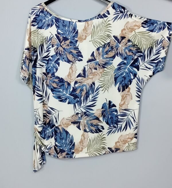 Blusa “Brisa Salvaje” — Frescura, Color y Lazo a la Vista