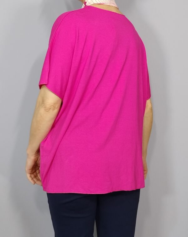 Blusa Cuello Pico con Pañuelo – Ligereza con un toque de estilo