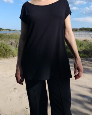 Camiseta Básica - Manga Corta & Cuello Amplio