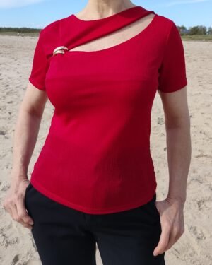 Blusa Anilla Dorada – Cuello Caja y Manga Pegada