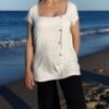 Blusa con Botones Marineros – Cuello Barca & Toque Elegante