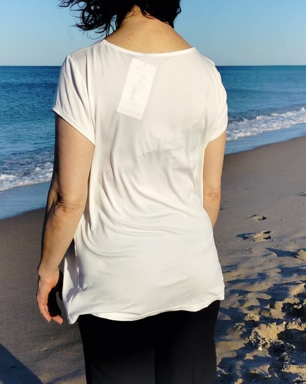 Blusa con Botones Marineros – Cuello Barca & Toque Elegante