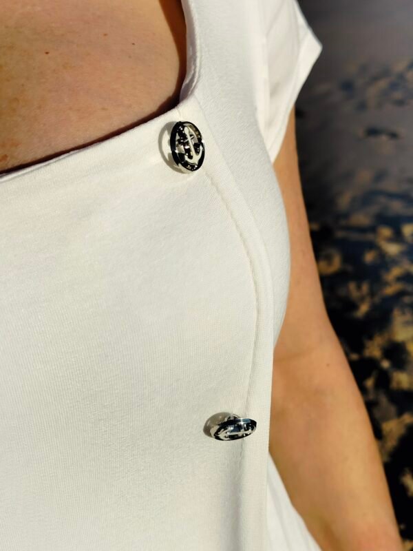 Blusa con Botones Marineros – Cuello Barca & Toque Elegante