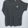 Blusa Flor Pedrería – Cuello Caja & Encanto Sutil