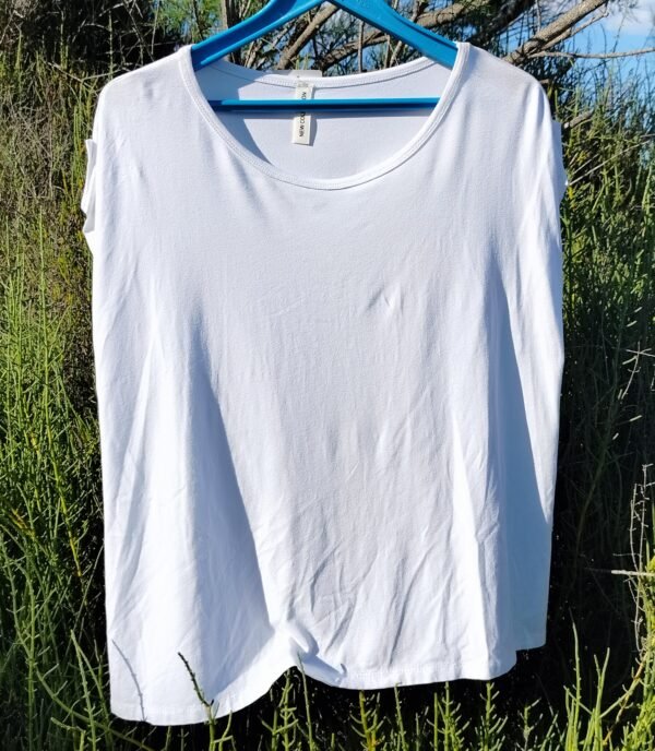 Blusa Desmangada – Manga con Botón & Frescura Natural