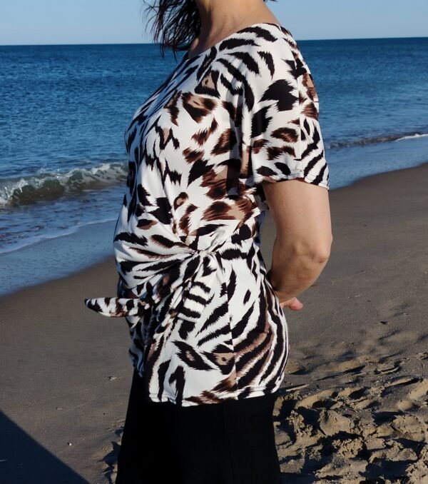 Blusa Estampada - Cuello Caja y Lazo Lateral