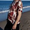 Blusa Estampada Simétrica – Cuello Caja & Corte Fluido