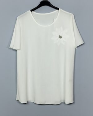 Blusa Flor con Pedrería – Manga Acampanada & Caída Ligera