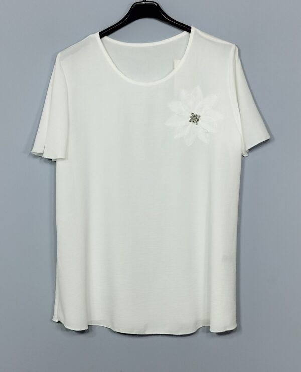 Blusa Flor con Pedrería – Manga Acampanada & Caída Ligera