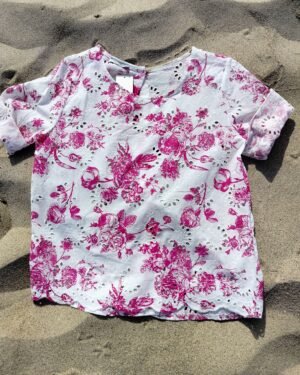Blusa Perforada – Ligereza y Estilo en un Solo Toque