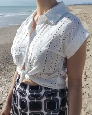 Blusa perforada - Cuello camisero
