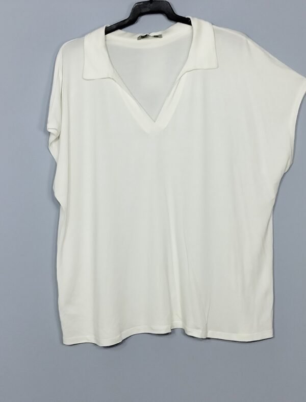 Blusa Cuello Camisero – Pico Ligero & Estilo Fresco