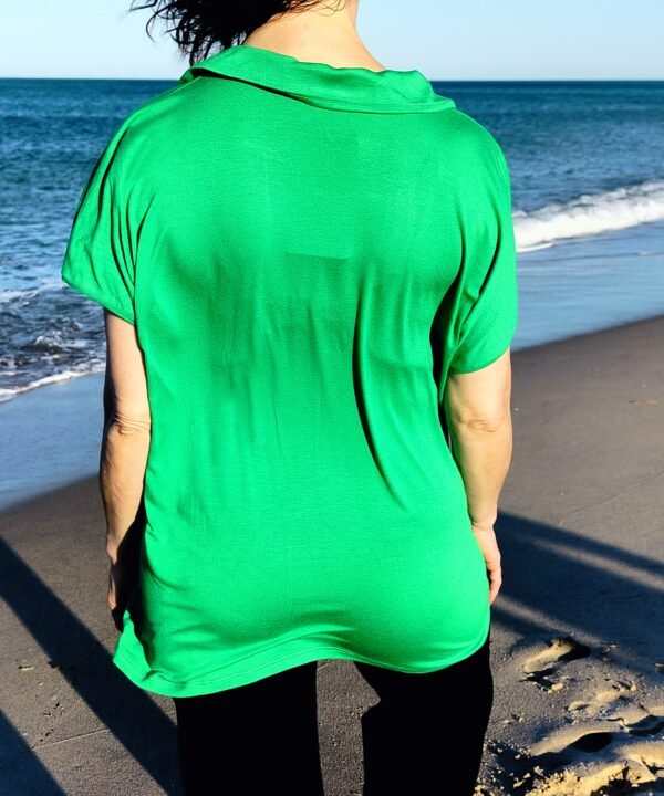 Blusa Cuello Camisero – Pico Ligero & Estilo Fresco