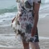 Vestido Corto Estampado – Lazada y Volantes en Manga
