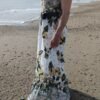 Vestido Largo Estampado – Espalda Abierta y Nudo al Cuello