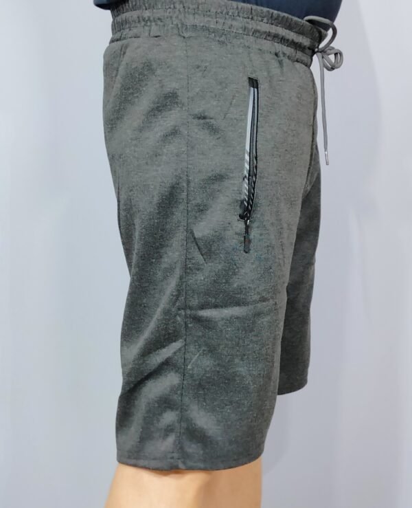 Pantalón Corto de Chándal – Frescura y Comodidad con Cremallera