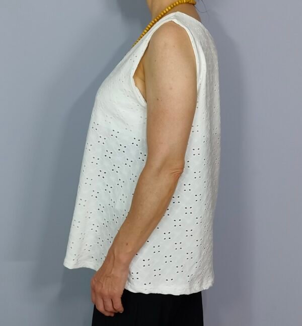 Top Perforado con Collar – Tirante Elegante