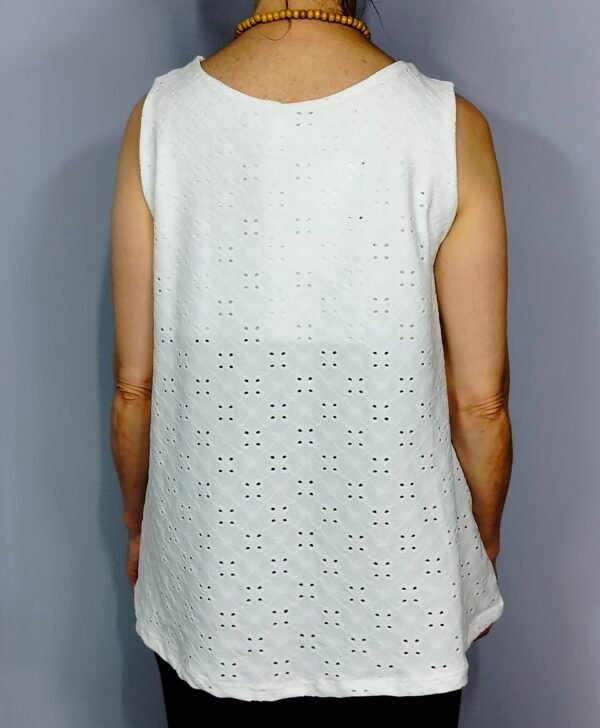 Top Perforado con Collar – Tirante Elegante
