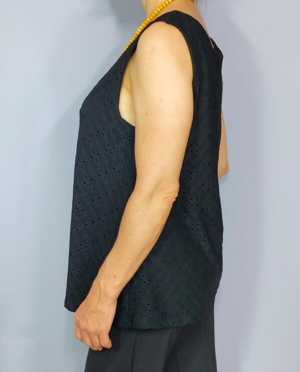 Top Perforado con Collar – Tirante Elegante
