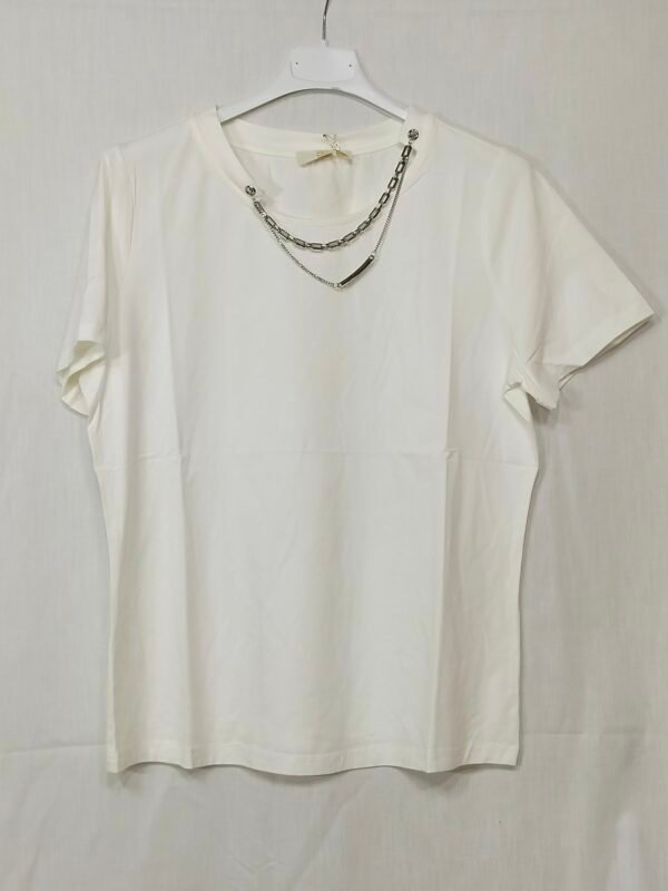 oplus_34 Blusa Eslabones – Cuello Caja con Cadena Decorativa