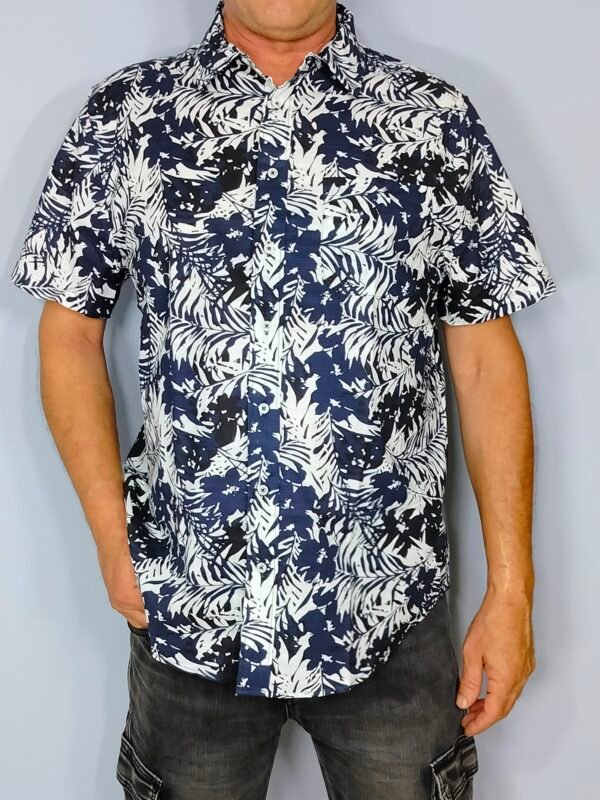 oplus_34 Camisa Estampada – Cuello de Solapas & Estilo que Respira