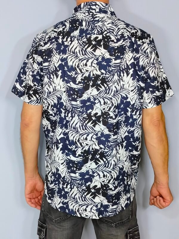 oplus_34 Camisa Estampada – Cuello de Solapas & Estilo que Respira